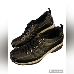 Steve Madden womens lace up leather uppers.  Size 7.5